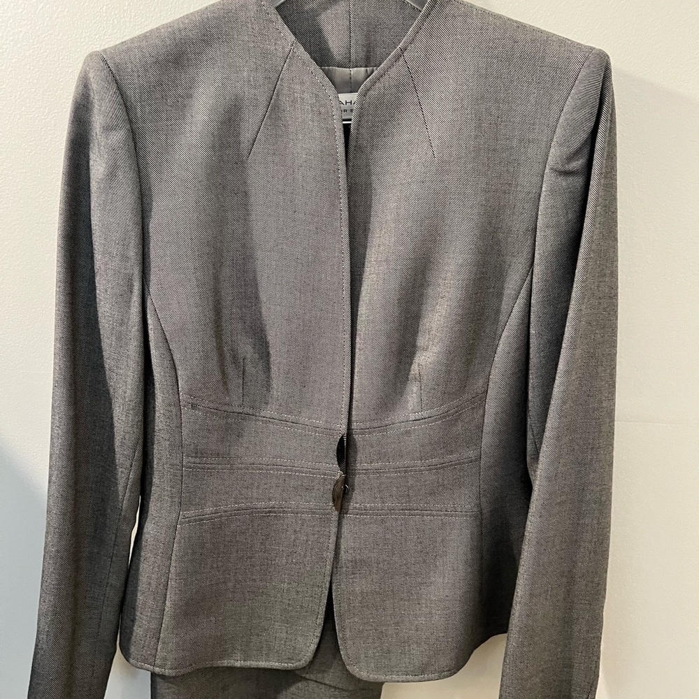 Tahari blazer, peplum and pencil skirt suit set size 4